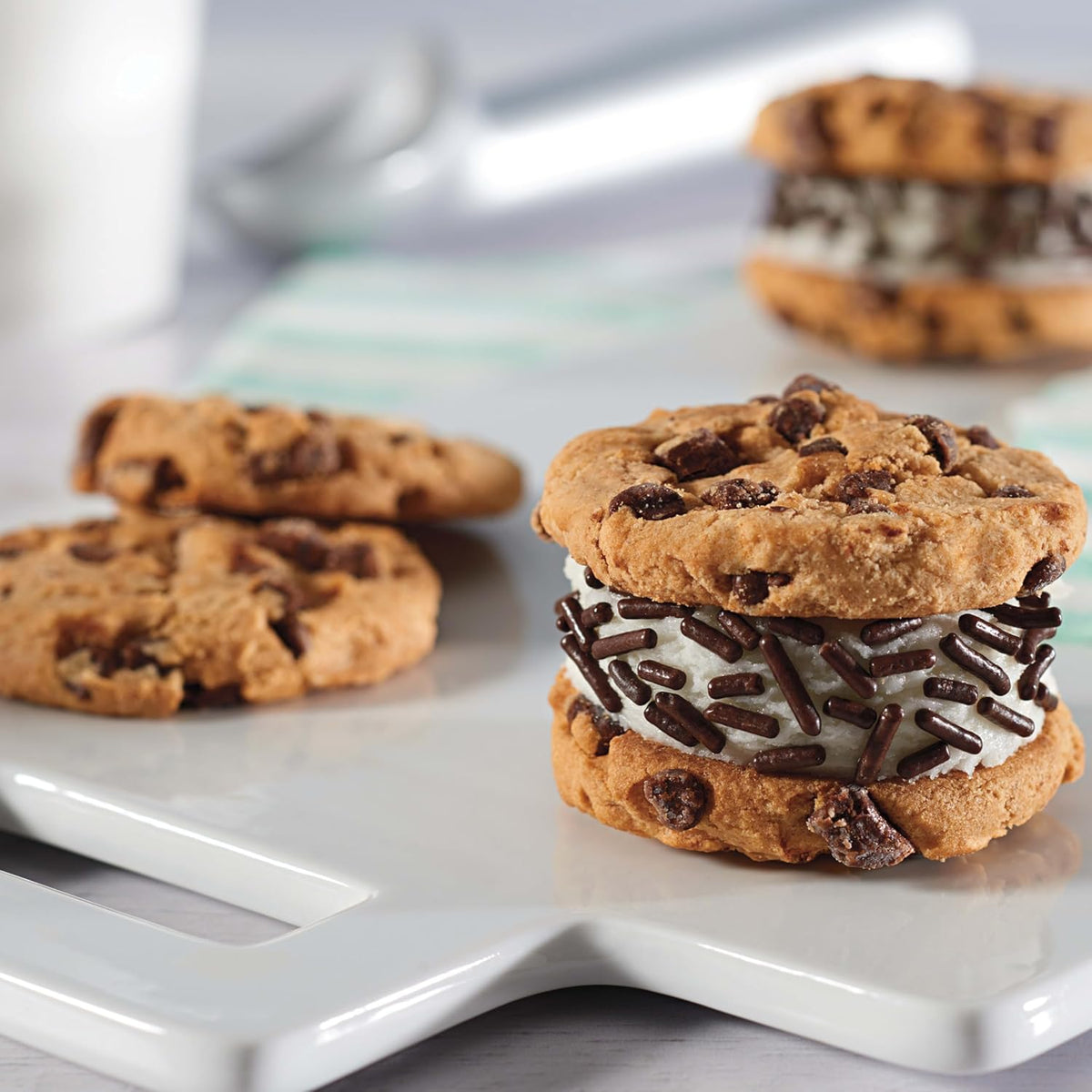 CHIPS AHOY! Chunky Cookies Party Size – Portable Snack for Park Outings and Tailgates, 24.75 oz