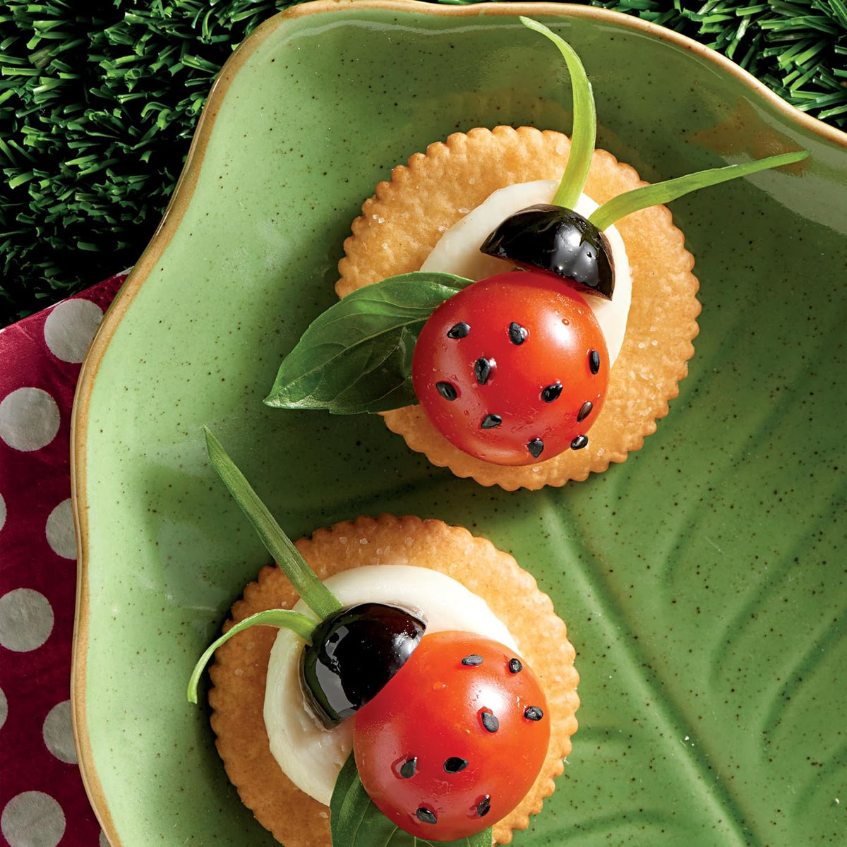 RITZ Original Crackers – Wholesome Hors d'Oeuvres Base for Entertaining with Confidence